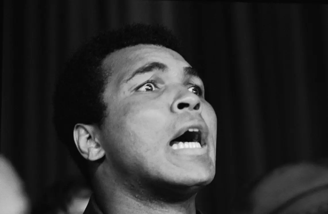 The Story Of What Happened When Muhammad Ali Was Invited Upstairs By 3 Models