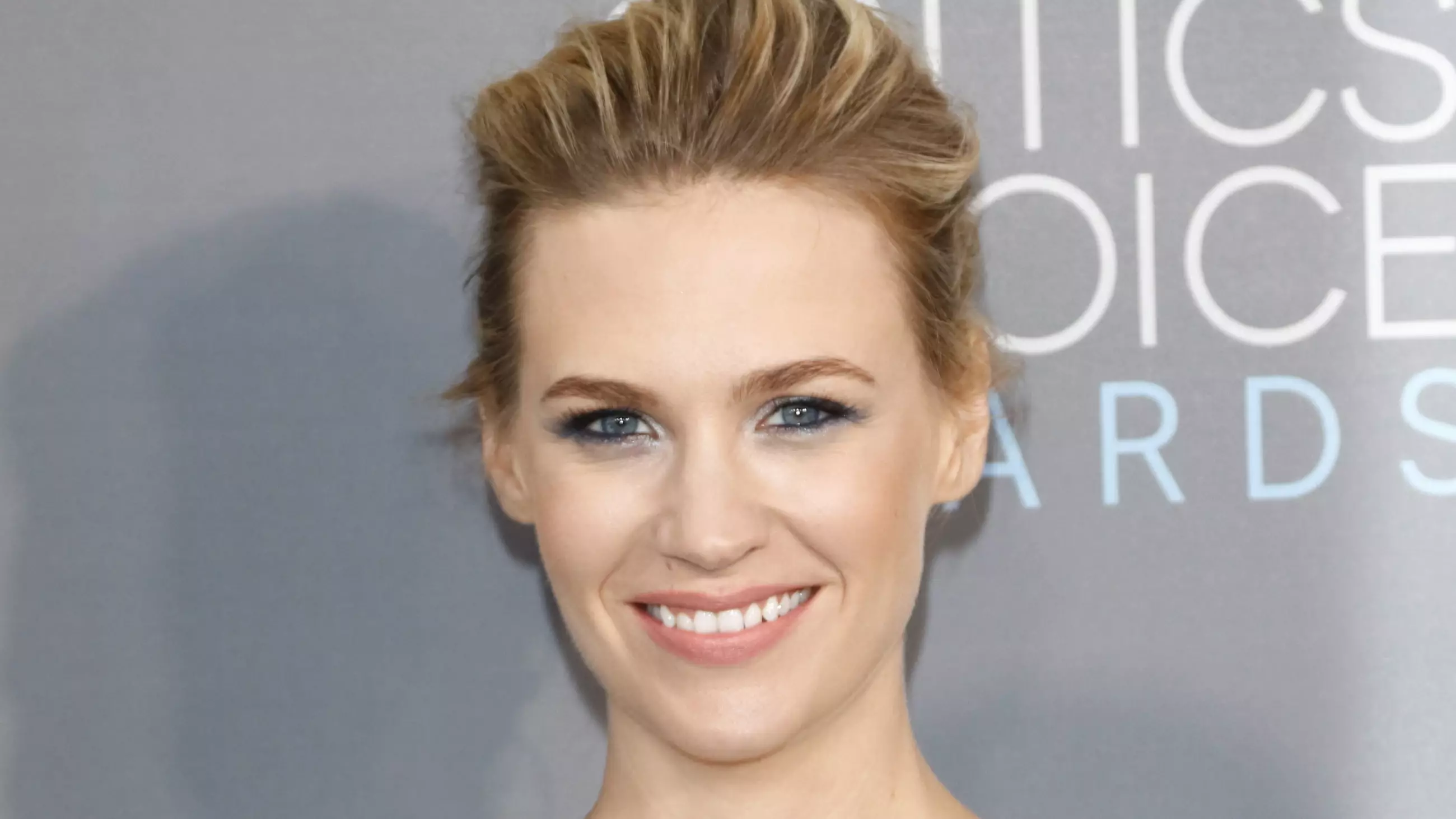 ​January Jones Has Shared Her Personal Phone Number To Help Fans During Lockdown