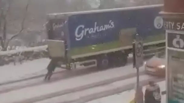 Mum Branded A 'Tank' After Pushing Lorry Up Snowy Hill