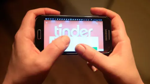 Woman Cons 'A Hundred' Guys Into Going On Mass Tinder Date