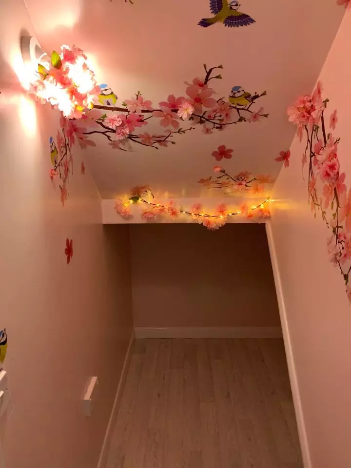 Rachel used the garland to decorate the walls (