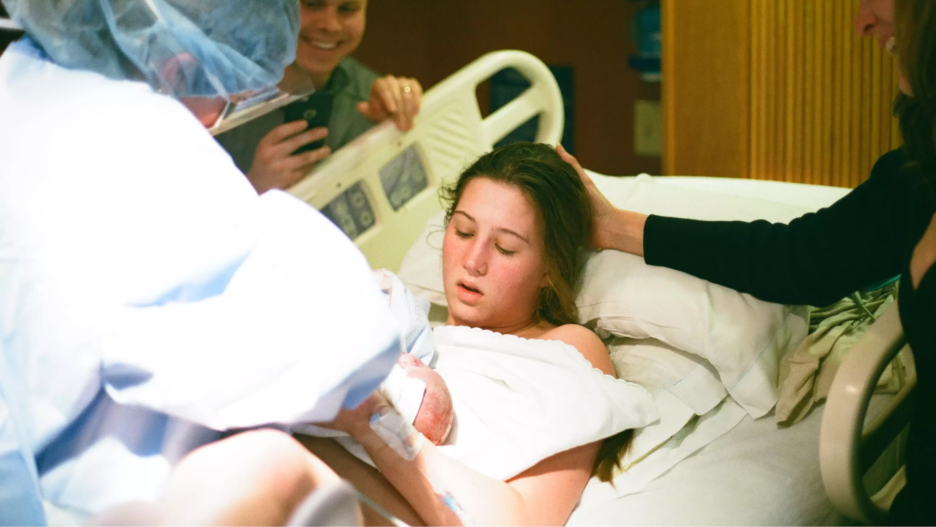 Incredible Image Shows Woman's Bones Moving While She Gives Birth