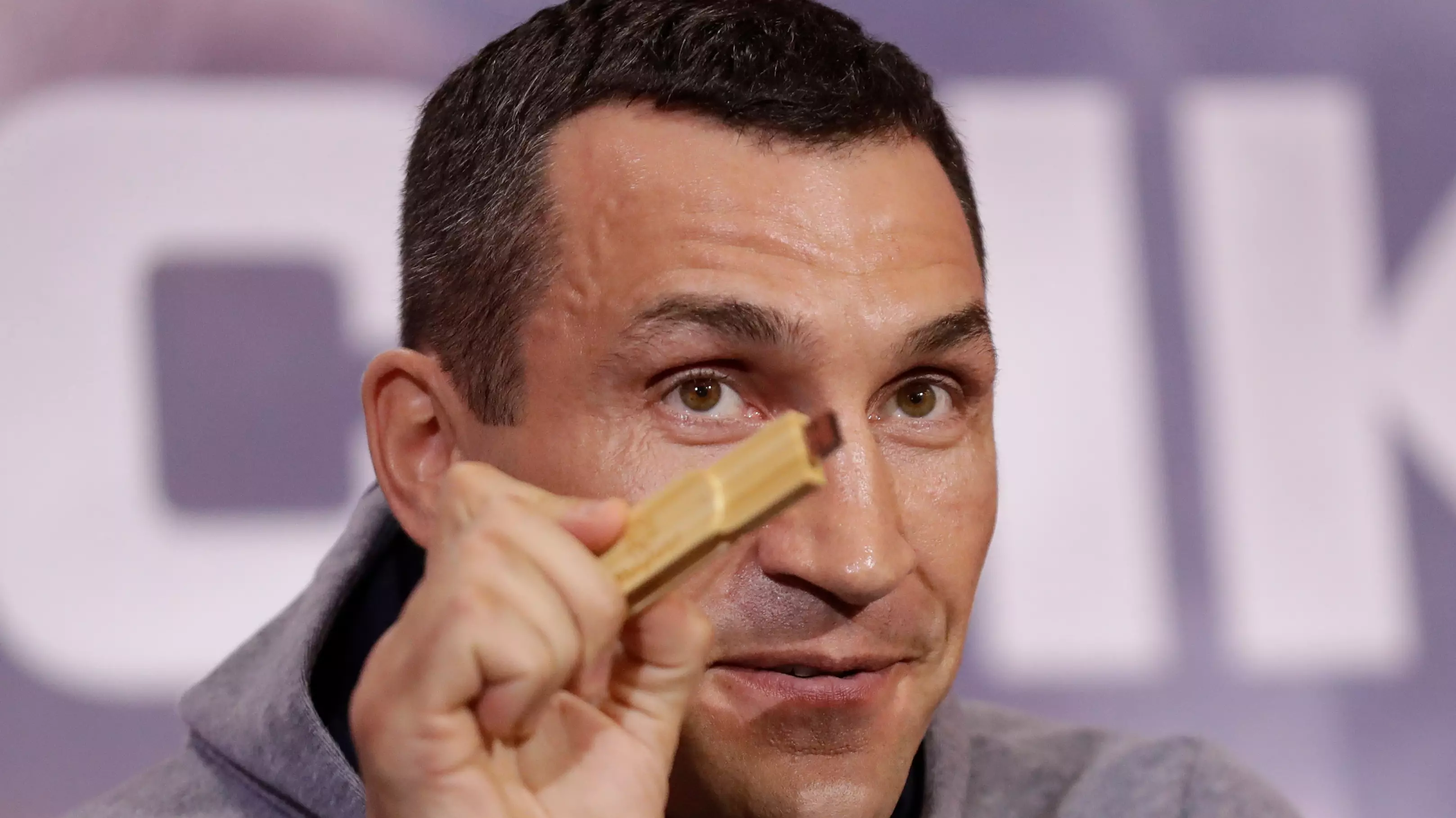 Why Wladimir Klitschko Had A USB Stick At Final Press Conference 