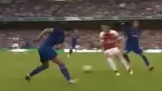 Mesut Özil Destroys Cesc Fàbregas With Neat Piece Of Skill