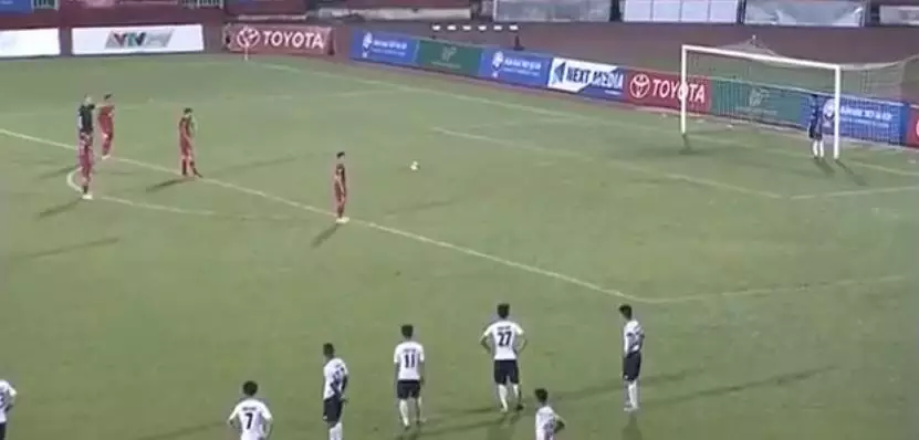 WATCH: Vietnamese Team Stage Bizarre Protest After Late Penalty Decision