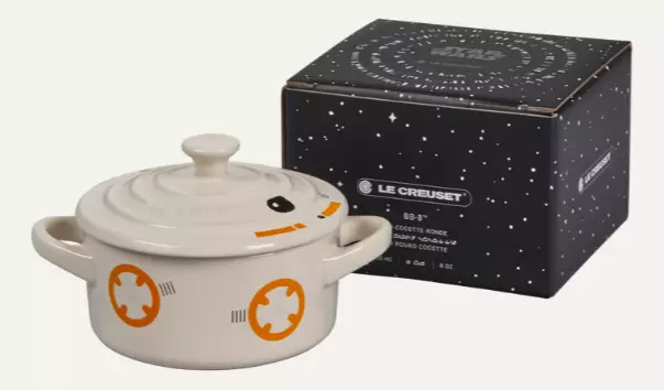 There's also a BB-8 themed dish, in its signature orange and beige hues (