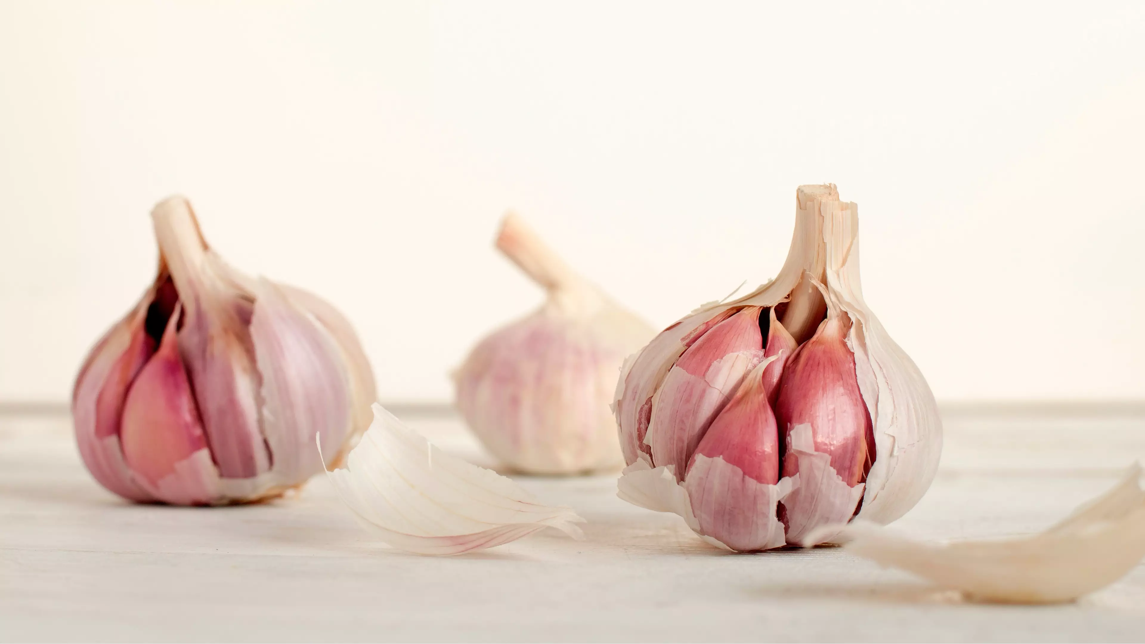 People Are Shook Over This Method For Peeling Garlic
