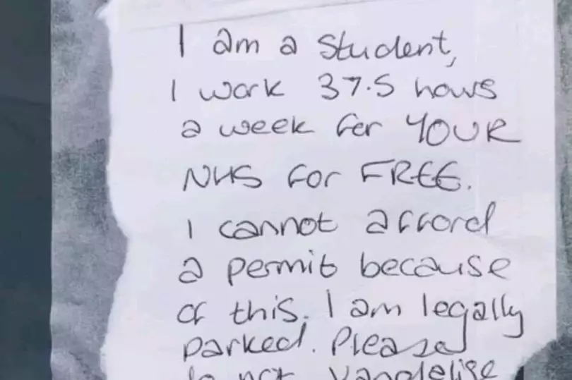 The note that was placed on the windscreen.
