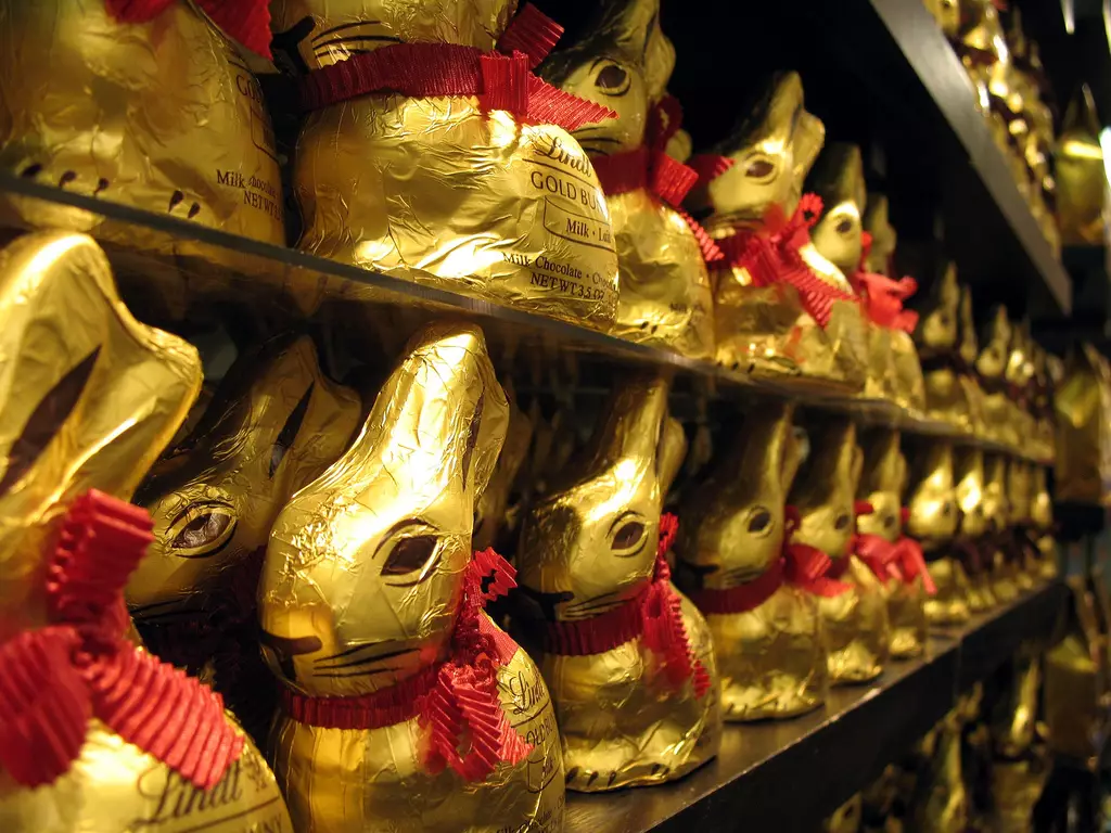 A Lindt factory is located in the industrial area of the nearby town (