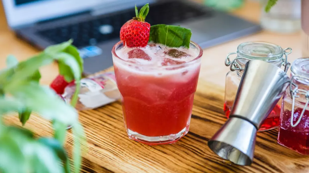 Company Is Offering £400 For People To Drink Cocktails At Home 