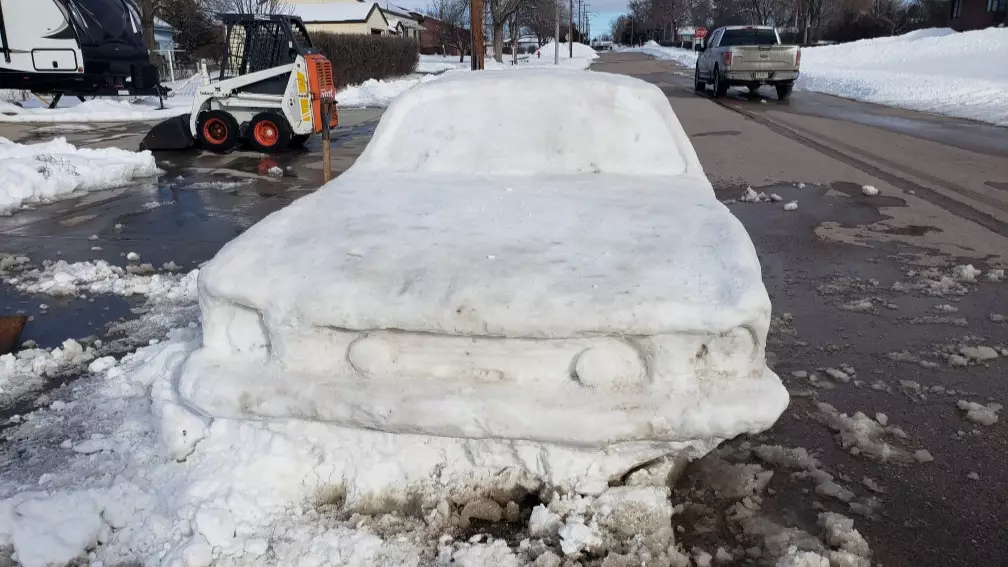 Family Build Life-Size Ford Mustang Out Of Snow