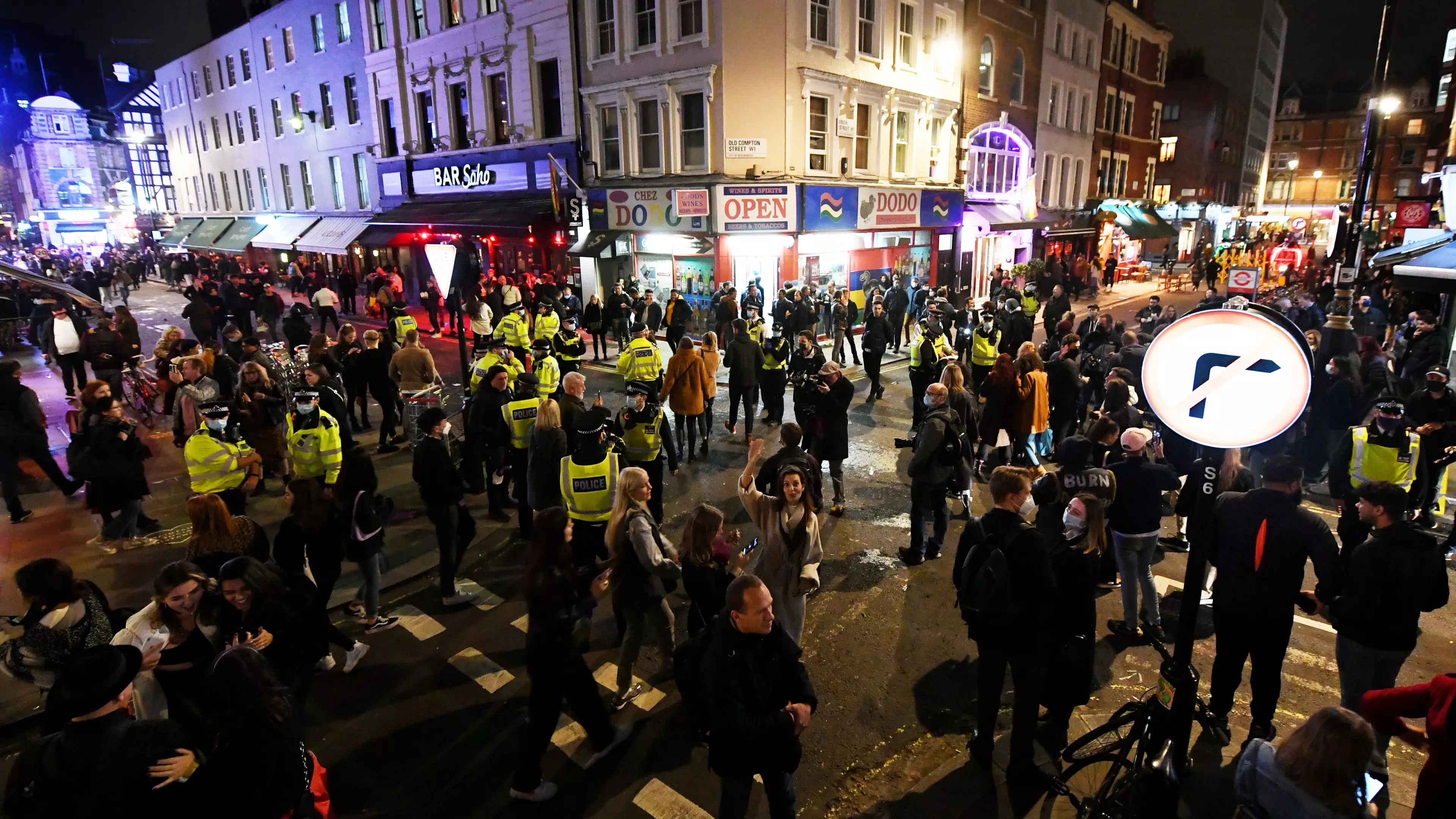 Police Arrest Anti-Curfew Drinkers In London As Tier 2 Lockdown Starts