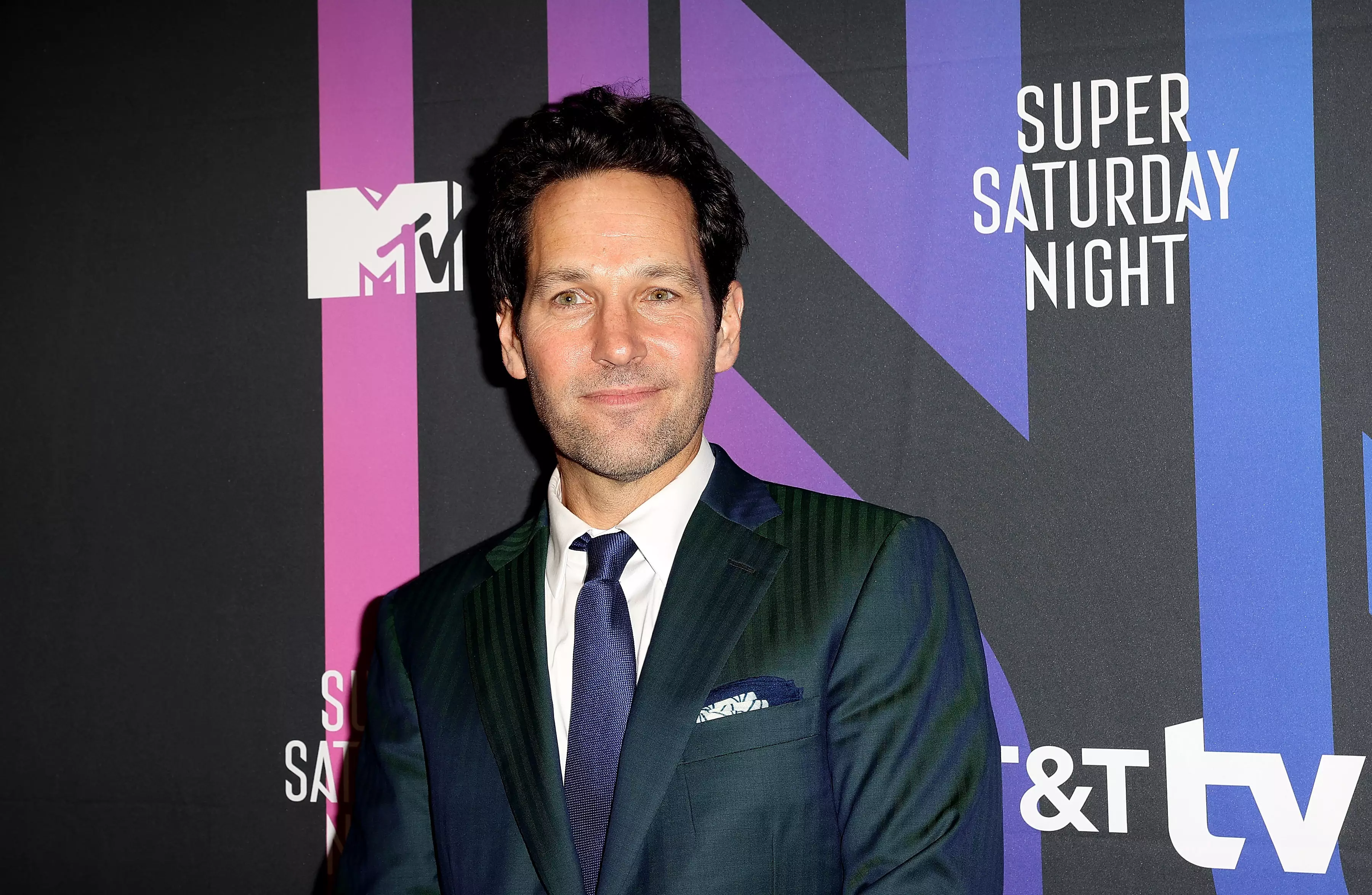 Paul Rudd, who played Mike in Friends, dated Jennifer Aniston. (