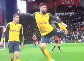 People Brand Olivier Giroud 'Stupid' During Bournemouth Game