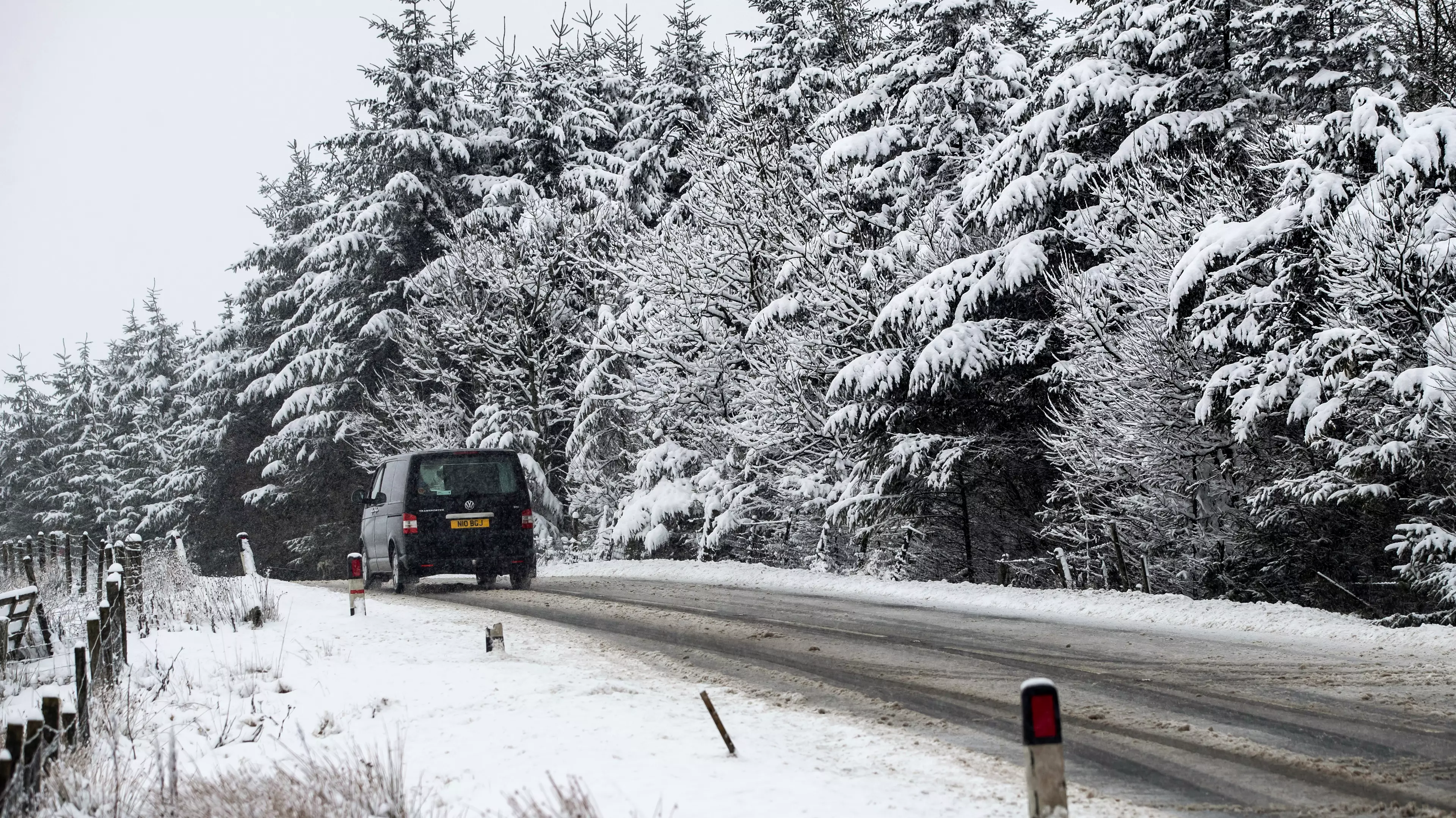 TUC Urges Bosses To Allow Workers Day Off If Snow Continues 