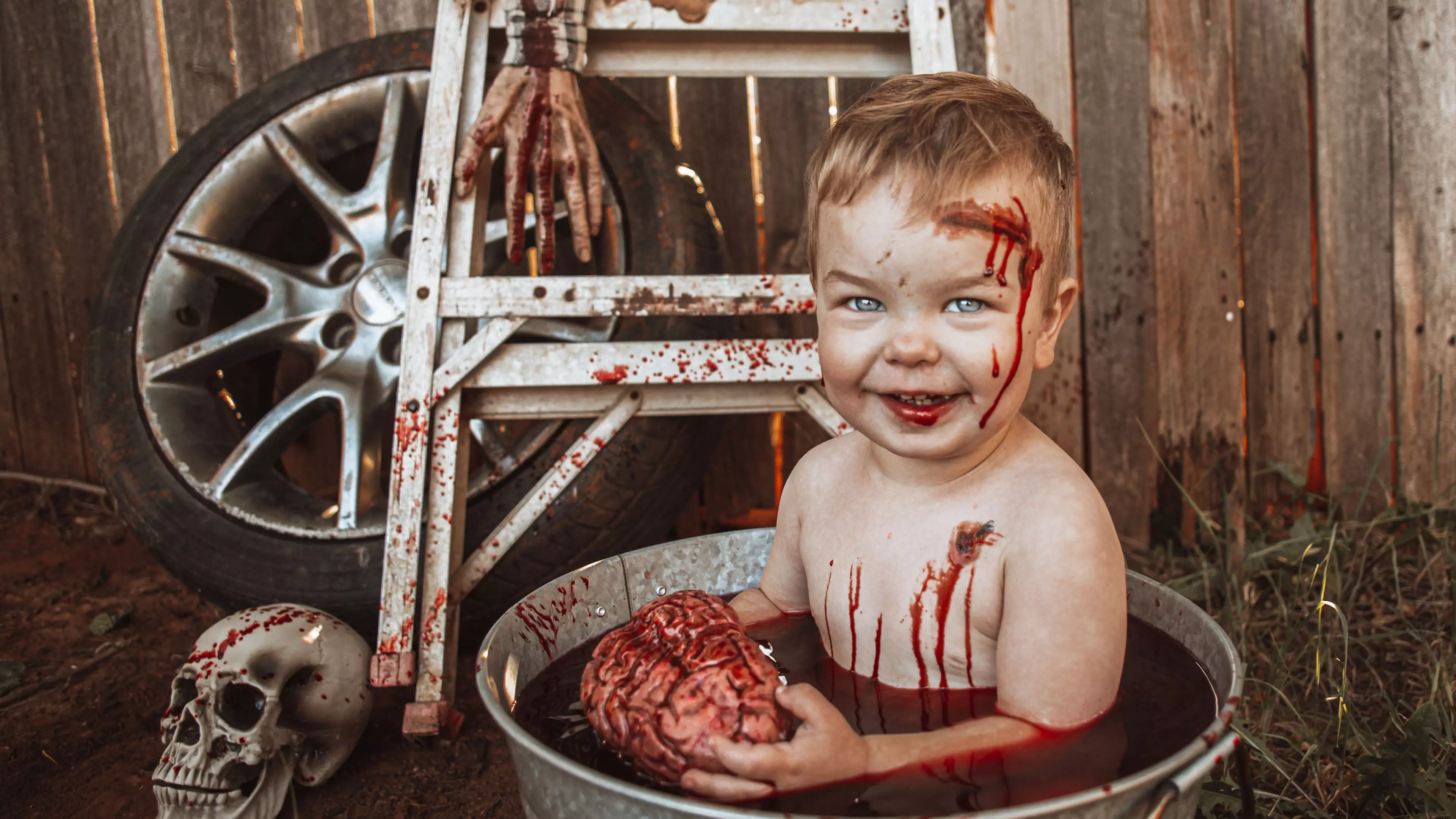 ​People Are Seriously Divided Over Toddler's Zombie-Themed Photo Shoot