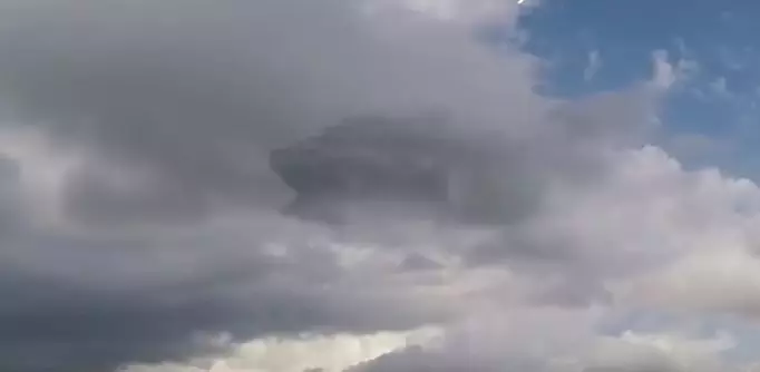 Film Maker Captures 'Star Wars' Looking UFO During Time Lapse