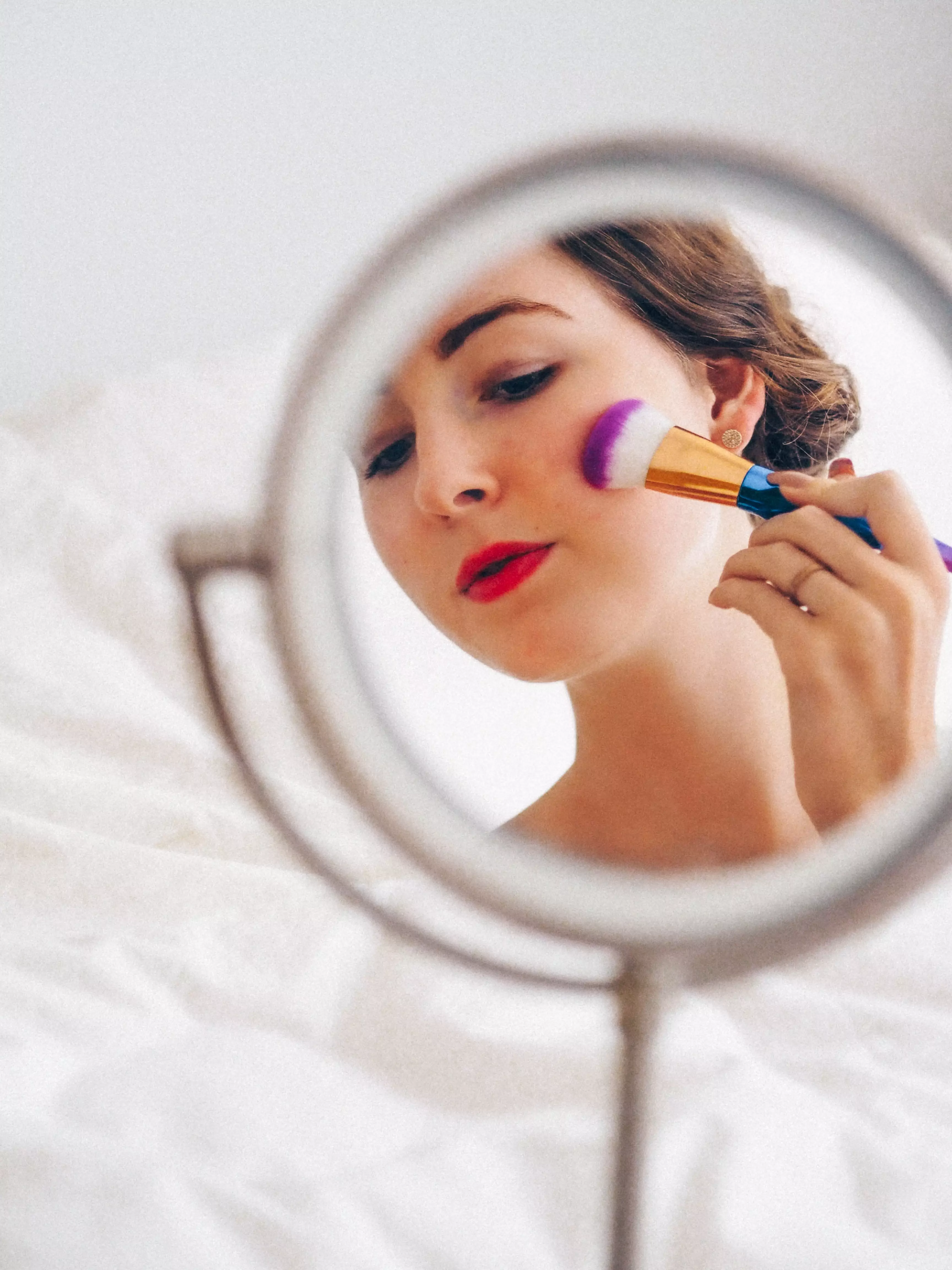 A new study has claimed that women who wear a lot of makeup are seen to be less intelligent (