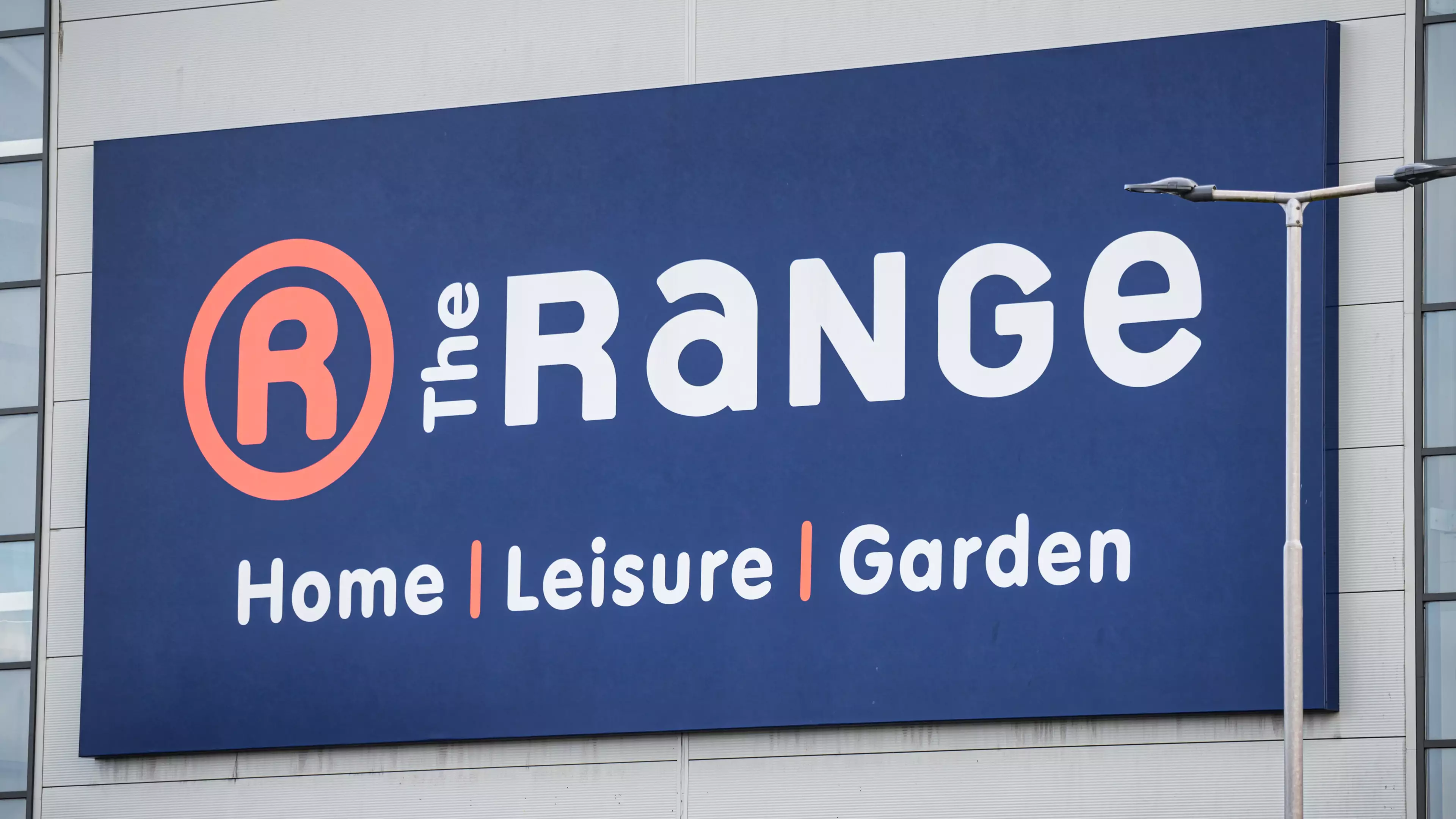 Woman Has People Questioning If The Range Is Actually Called The Orange