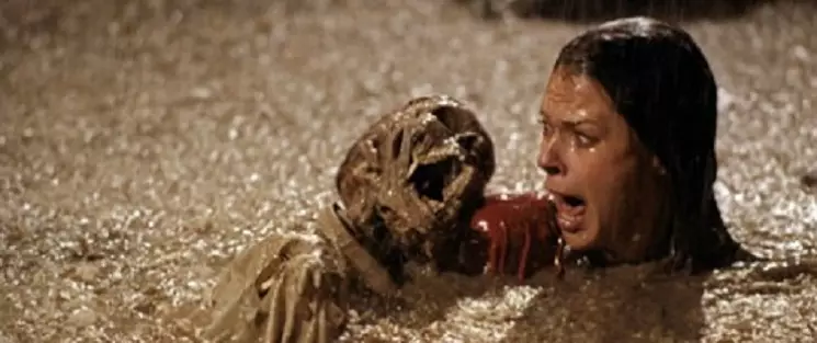 JoBeth Williams filmed a swimming pool scene where real skeletons were used (