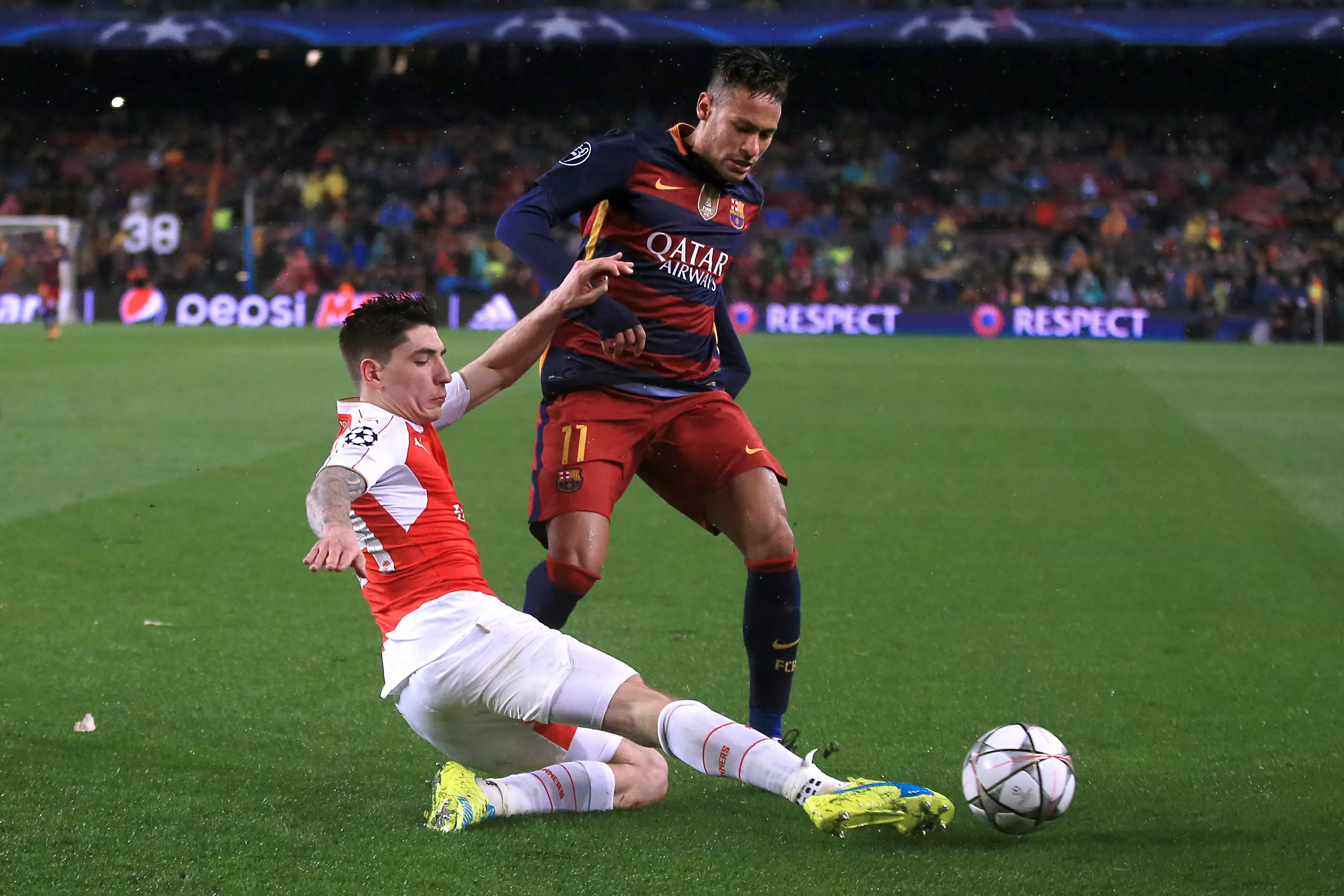 Hector Bellerin In Contract Talks With Arsenal Following European Interest