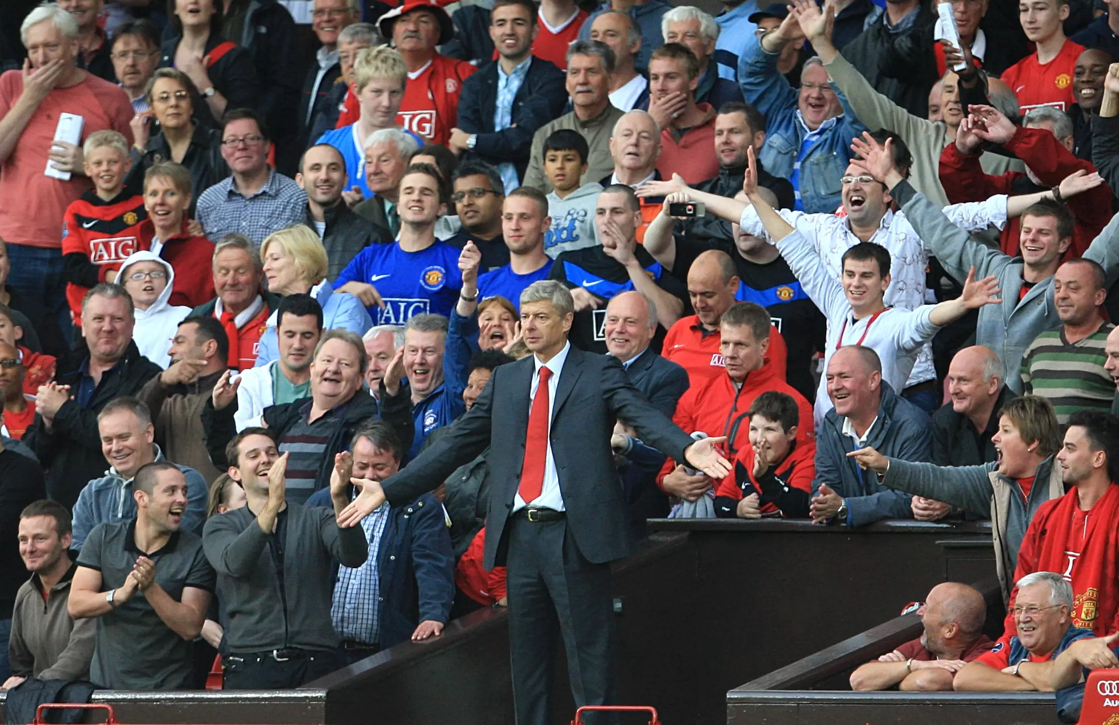 One of Wenger's most famous moments at Old Trafford. Image: PA Images