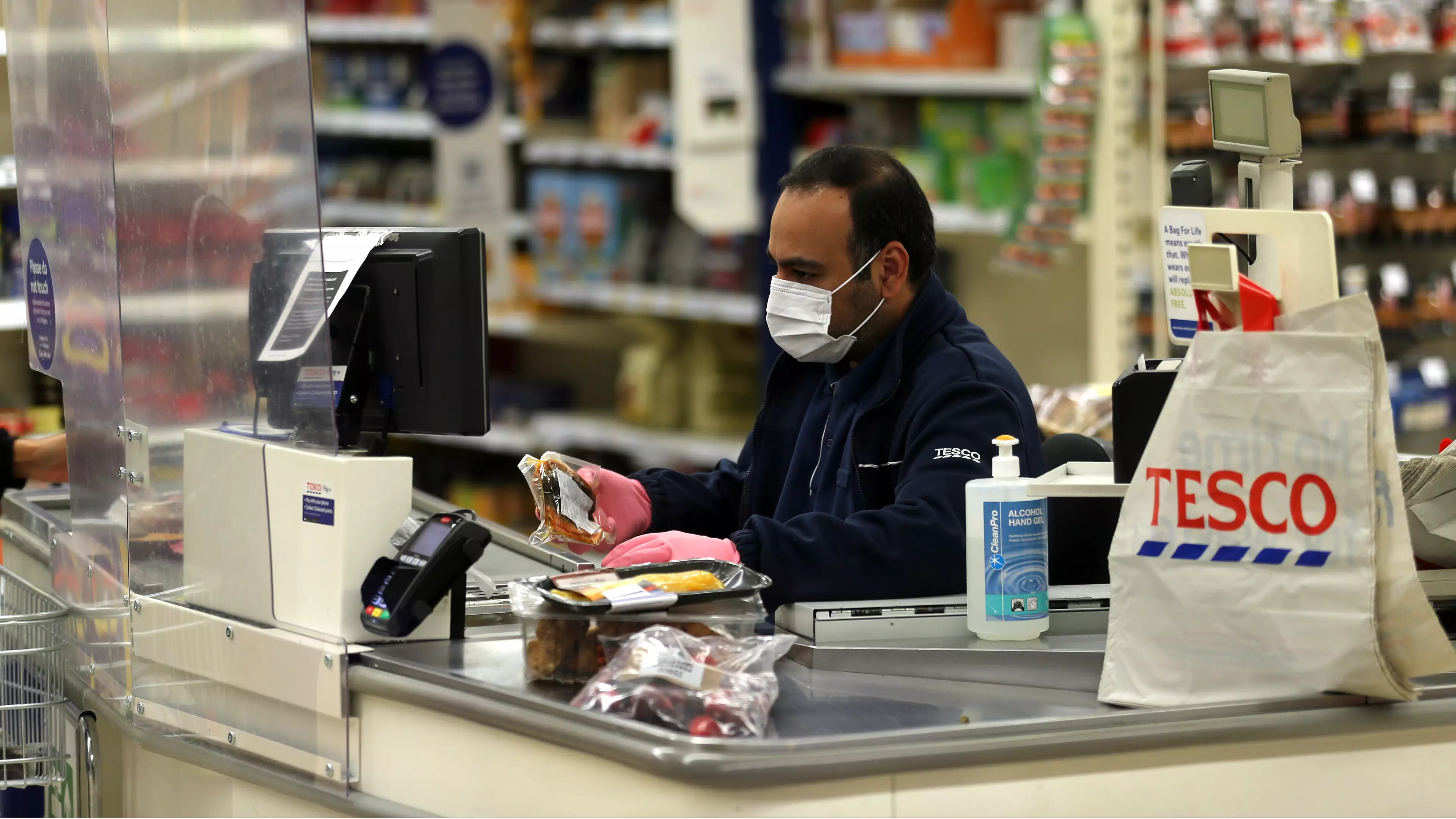 75% Of People Agree With £100 Fine For Those Who Don't Wear Face Masks In Stores