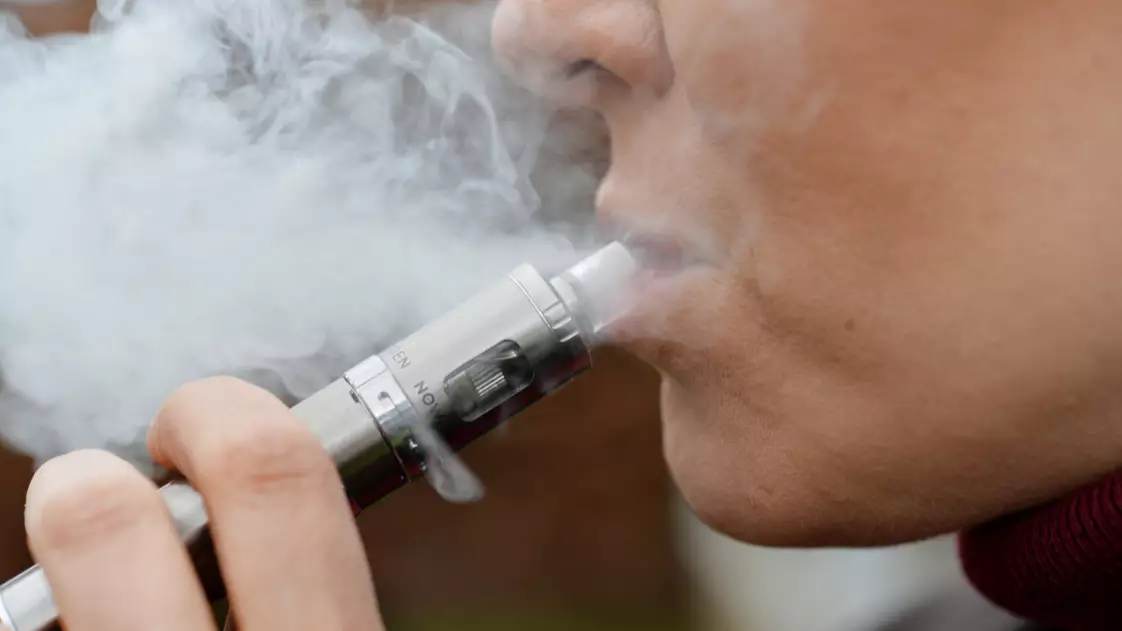 Certain E-Cig Flavours Can Destroy Lung Function, According To Researchers 