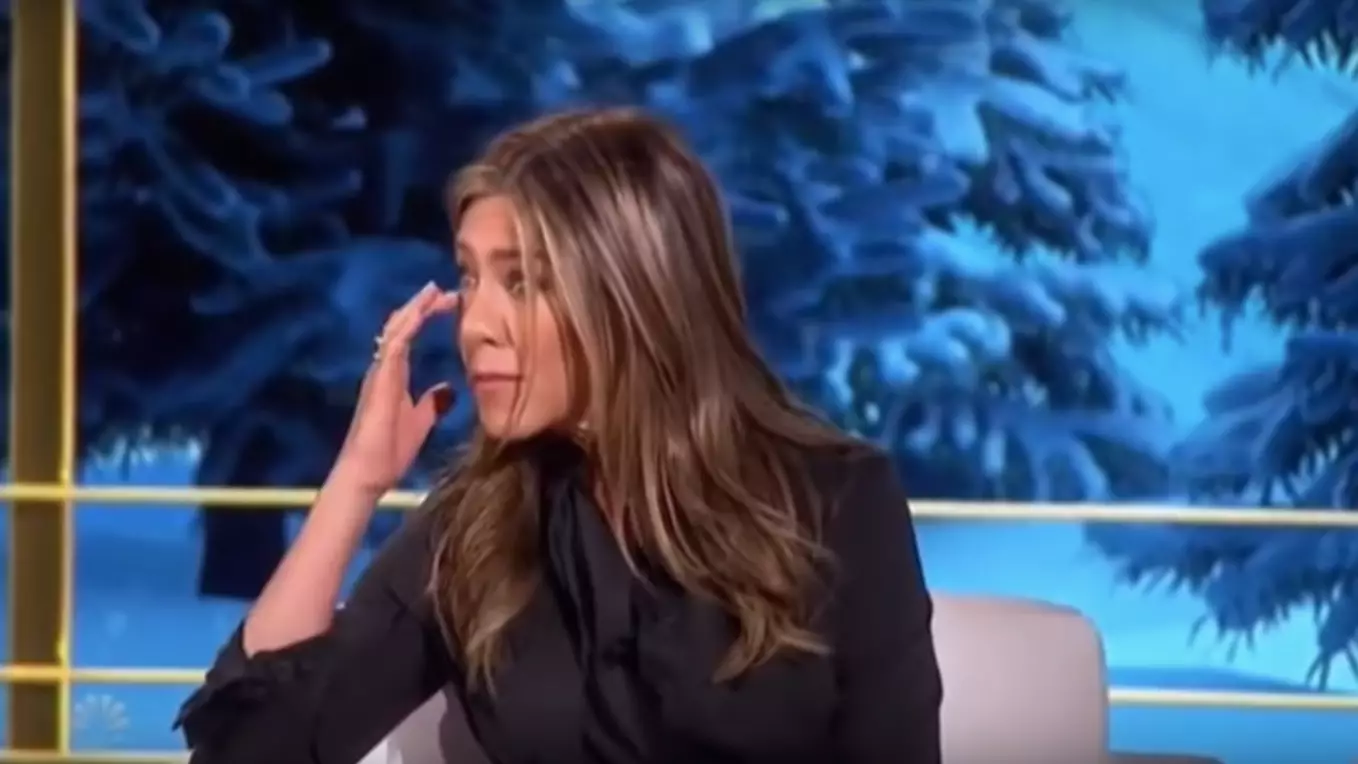 Jennifer Aniston Cries As Young Girl Begs For Help At Christmas