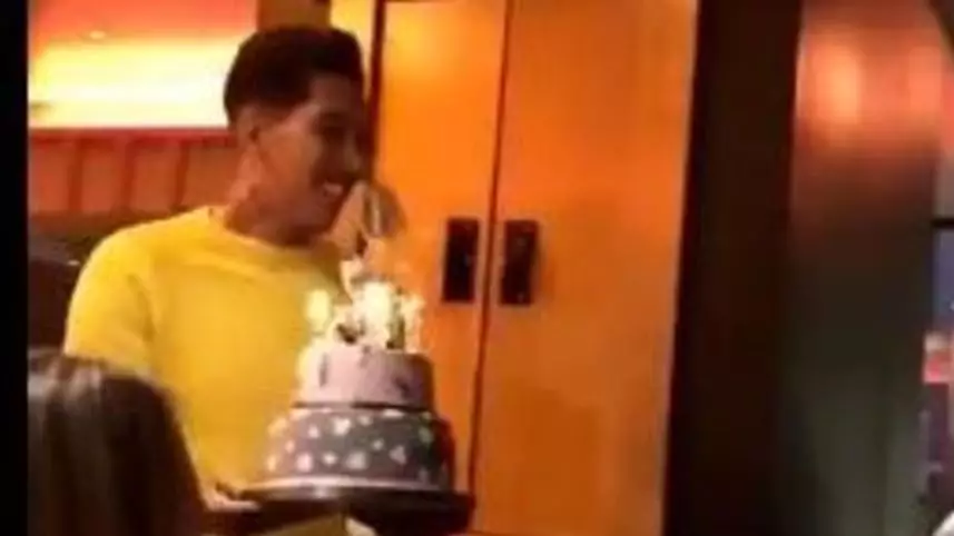 Roberto Firmino Brilliantly Delivers Birthday Cake To A Fan In A Restaurant 