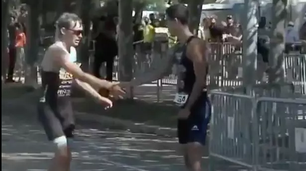 Triathlete Lets Fellow Competitor Go Ahead Of Him After He Takes Wrong Turn