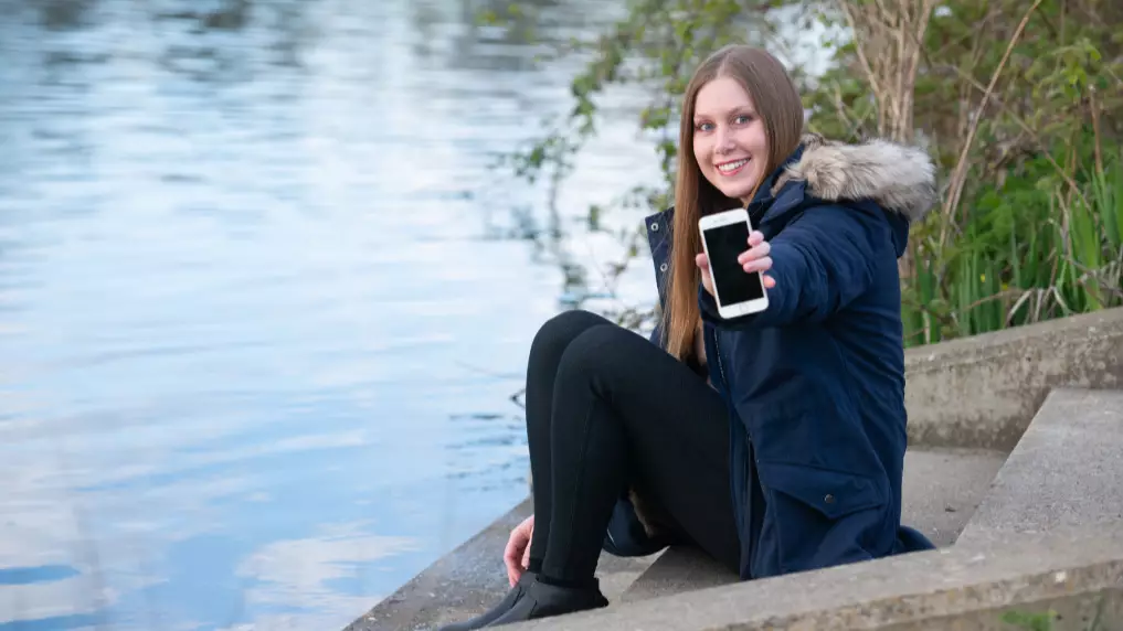 Woman Who Dropped Her iPhone In River Thames Finds It Two Months Later - And It Still Works