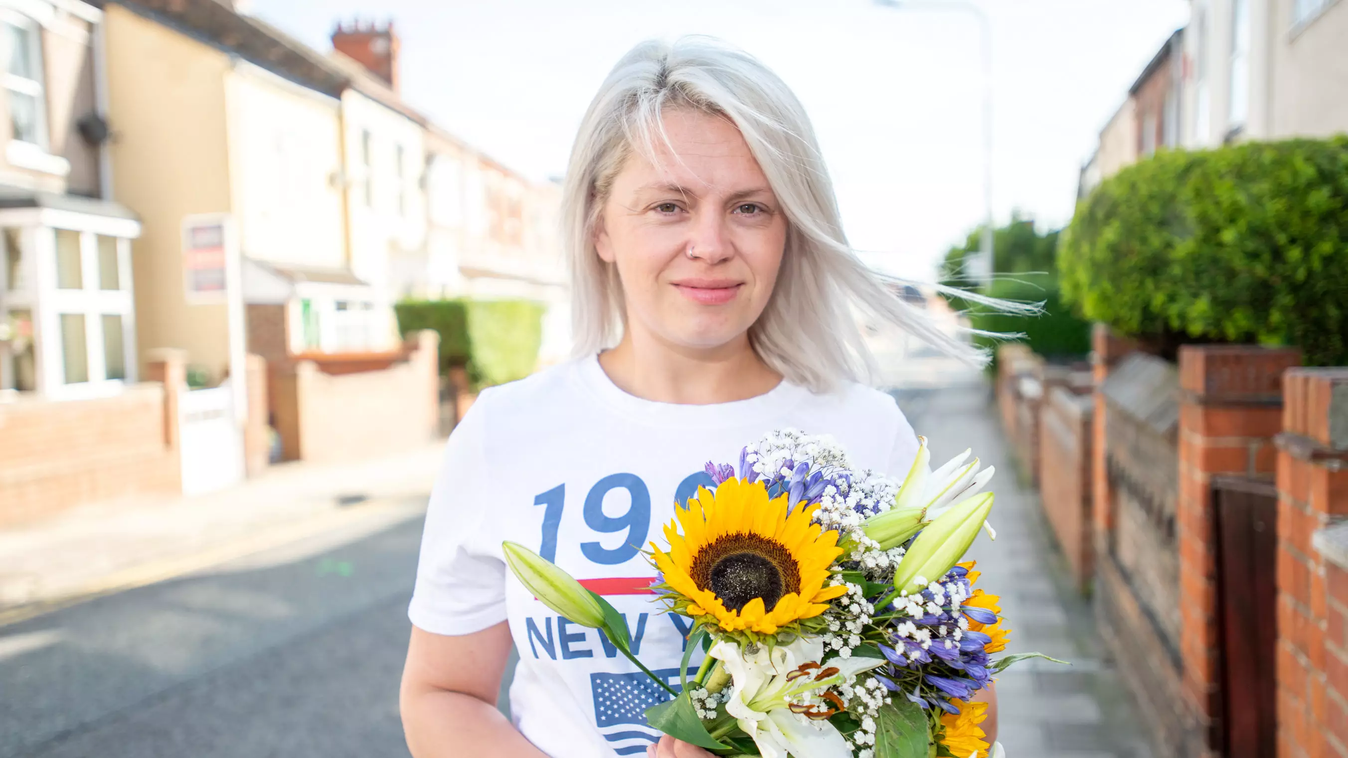 Woman Gives Out Flowers To Strangers In The Street In Her Mother's Memory