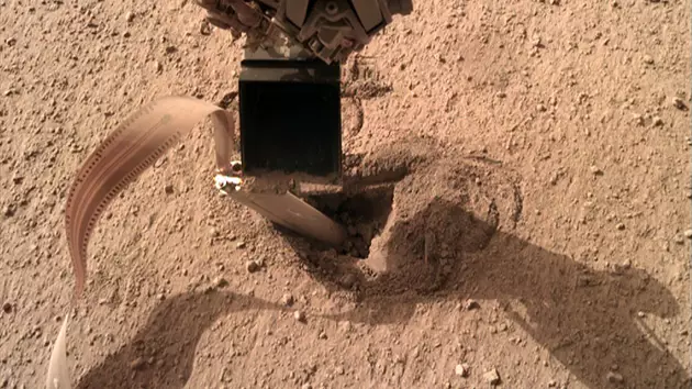 NASA Fixed Its Mars Lander After Teaching It To Hit Itself With A Shovel
