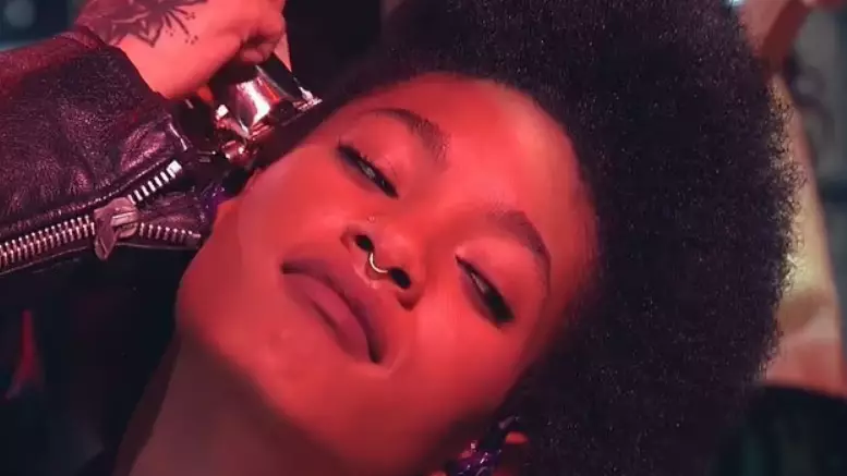 Willow Smith Shaves All Her Hair Off On Stage