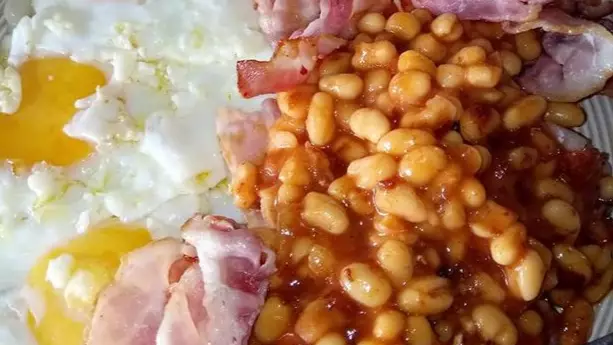 Woman's Cooked Breakfast Gets Absolutely Annihilated On 'Rate My Plate'