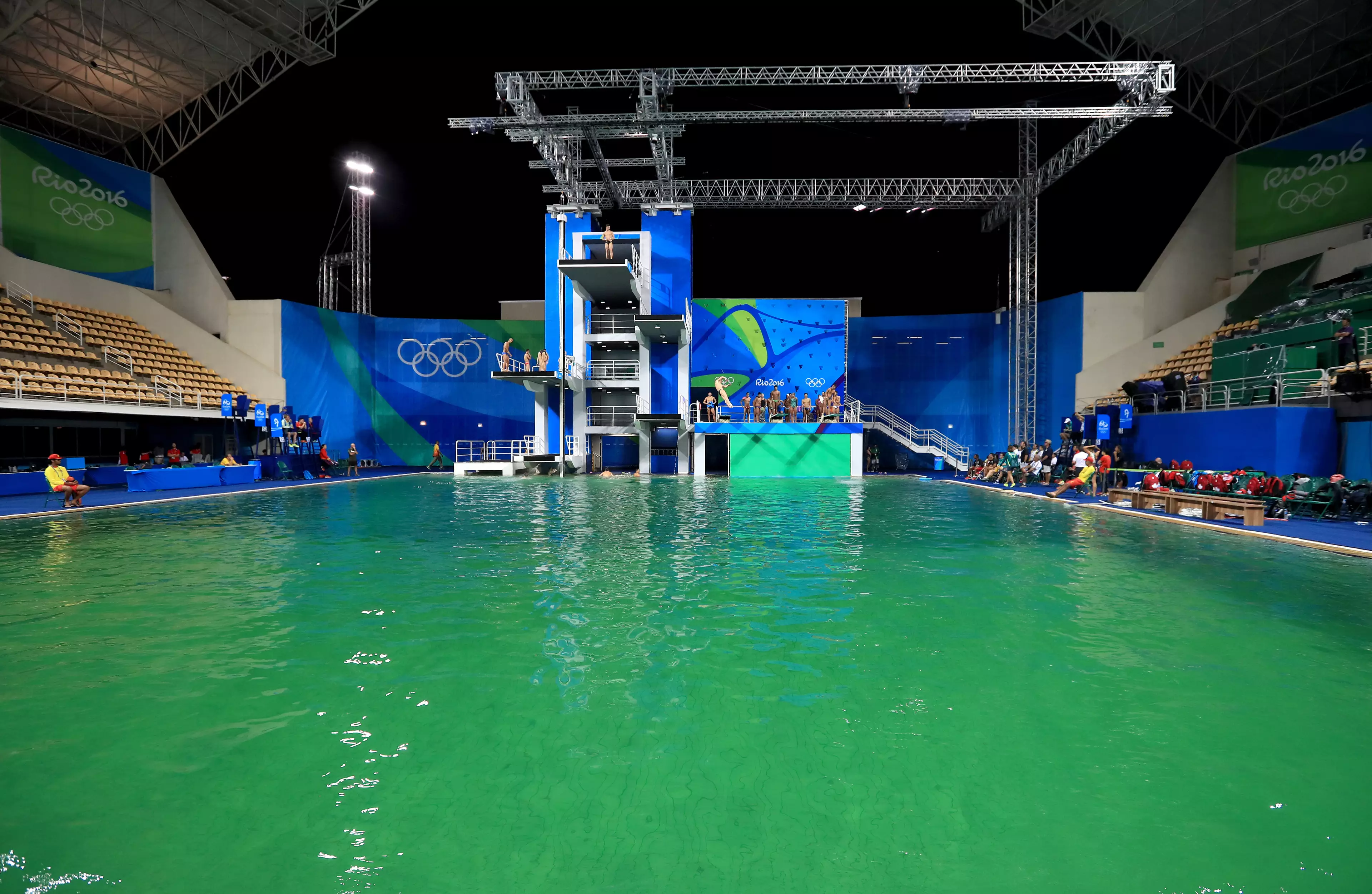 The Green Diving Pool At The Rio Olympics Stinks Of Farts