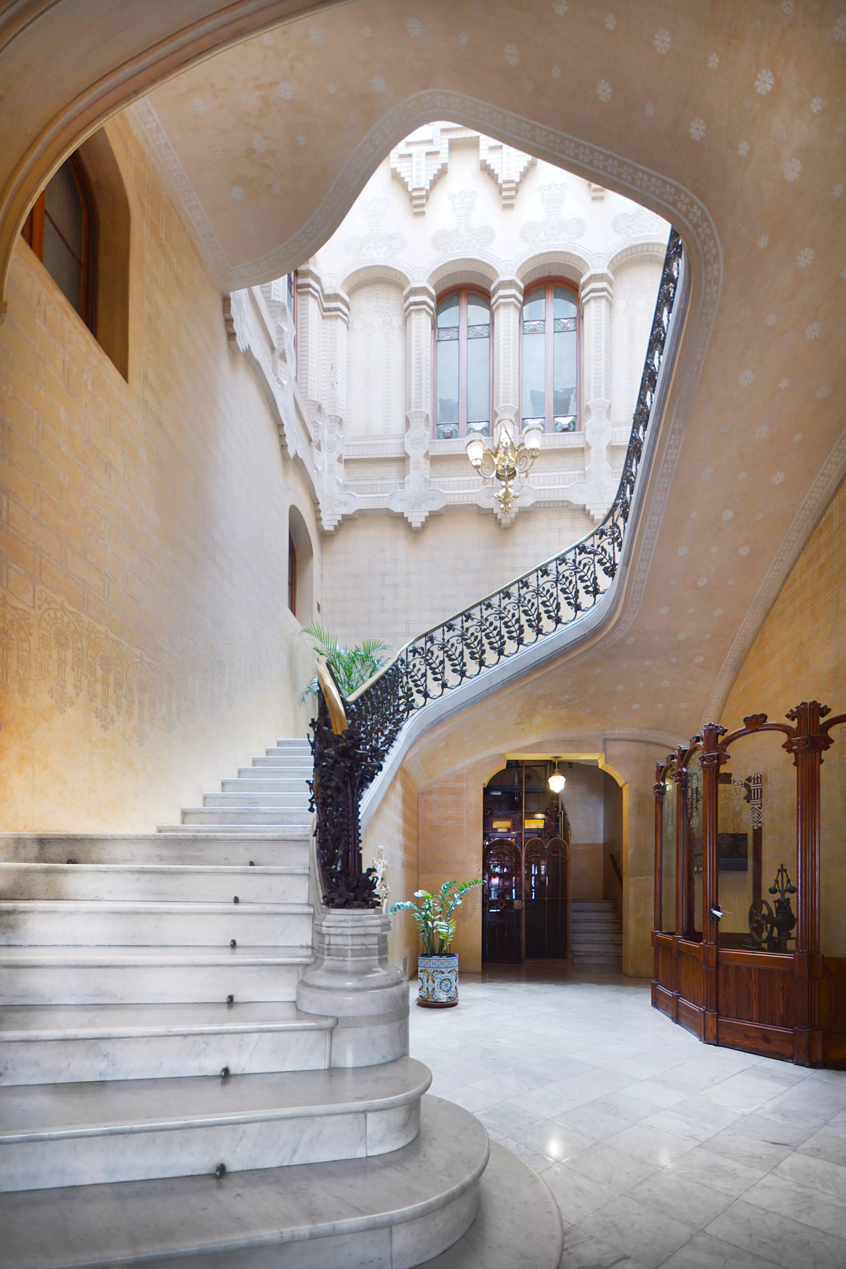 Just look at this grand staircase! (