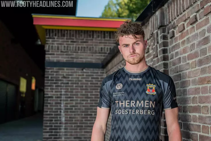 Not many people thought they'd be swooning over the Go Ahead Eagles kit. Image: Footy Headlines