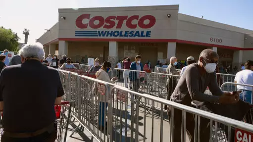 Costco Employee Kicks Out Customer For Refusing To Comply With Coronavirus Measures