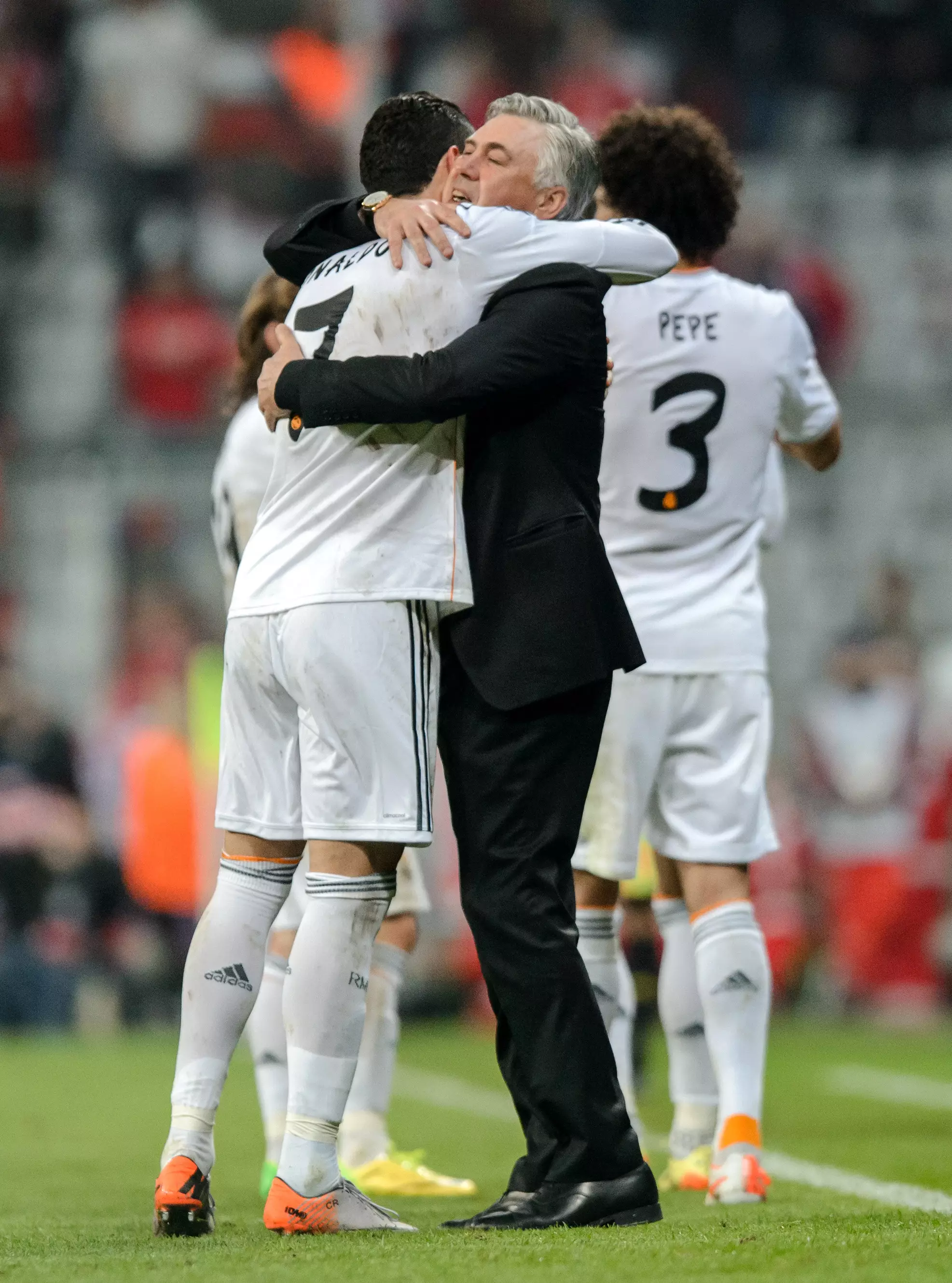 Ronaldo and Ancelotti embrace after a Champions League victory (Image