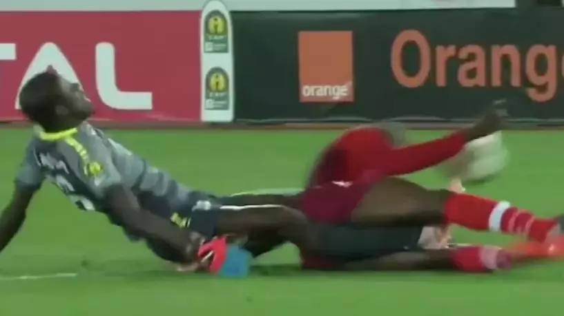 Senegal ​Goalkeeper Khadim Ndiaye Suffers Horrific Double Leg Break During Game