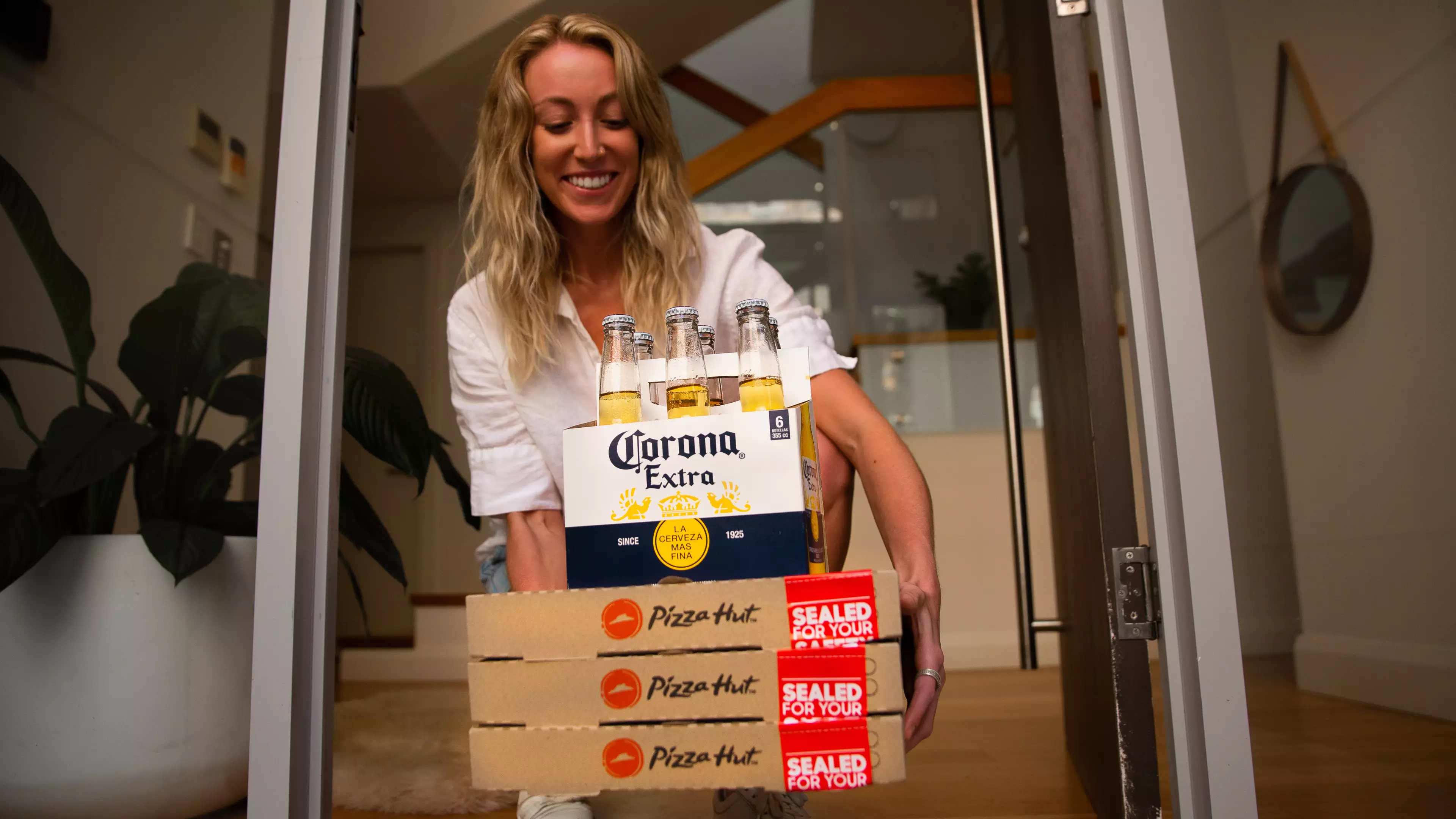 Pizza Hut Australia Is Launching A Beer Delivery Service From Today