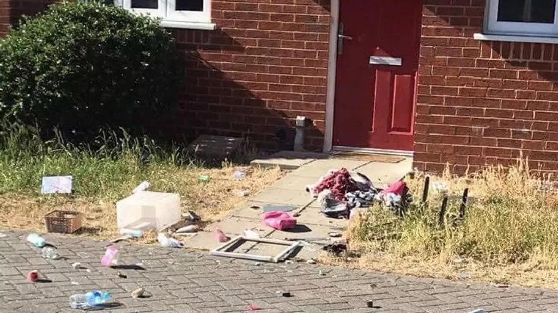 Paramedics Pelted With Bricks, Glasses And Tables After Responding To Hoax Call 