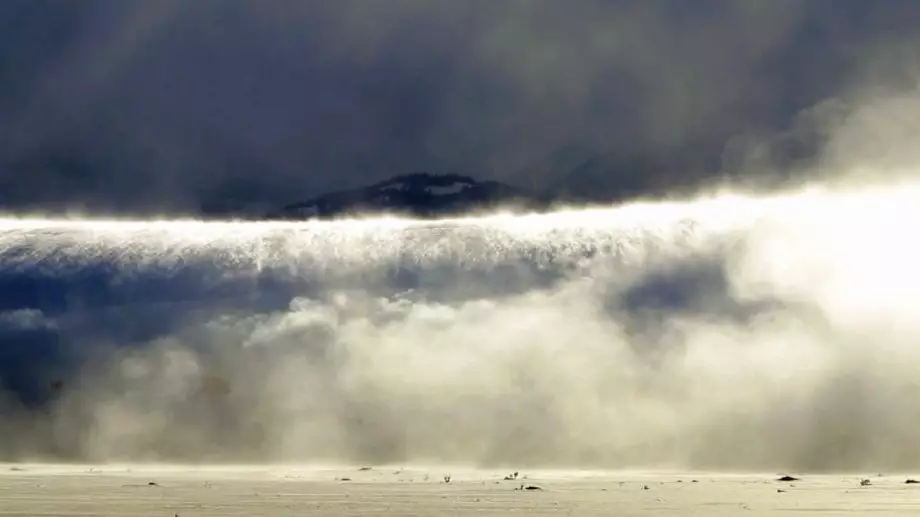 Photographer Captures Rare 'Ghost Snow Tsunami' On Camera