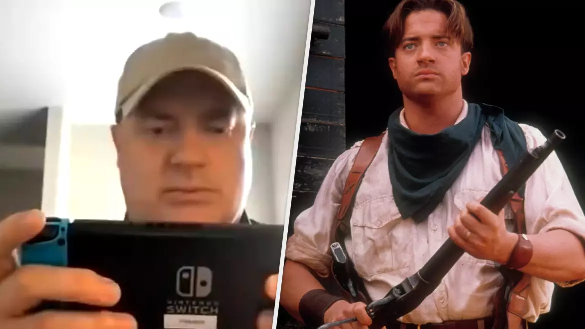 Here's Brendan Fraser So Busy Gaming That He Doesn't Notice Interview Has Started 