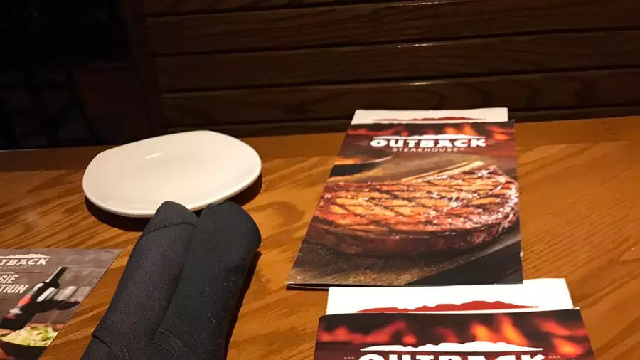 Guy Manages To Blag A Free Steak By Pretending His Date Stood Him Up