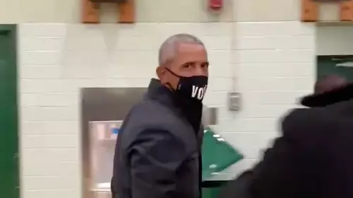  Barack Obama Scores Incredible Three-Pointer While Campaigning With Joe Biden