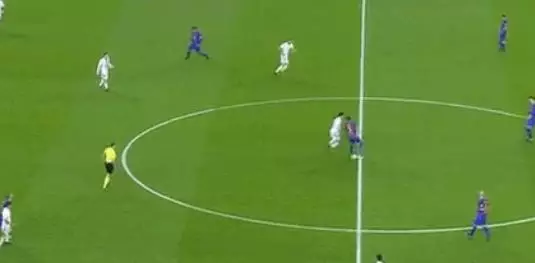 WATCH: Sergio Busquest Rinse Isco With Filthy Turn 