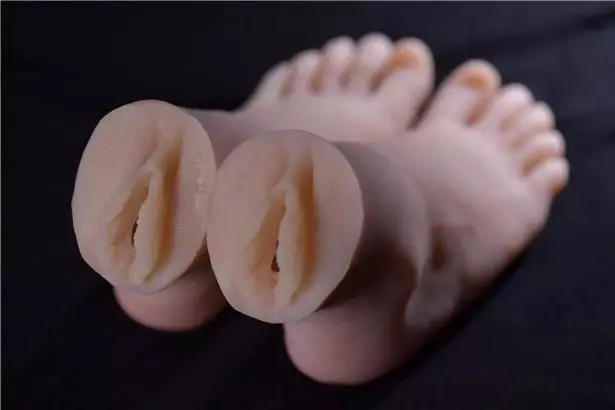 The realistic feet are made of anti-fouling material and feel just like real feet.